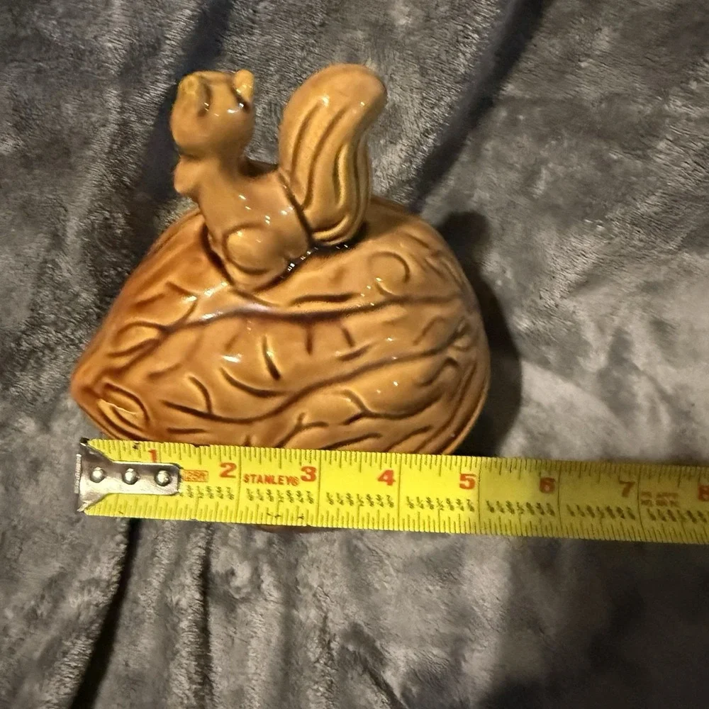 Vintage squirrel and nut covered bowl made in‎ Taiwan